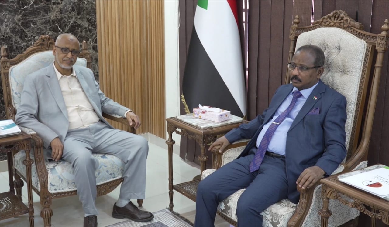 وزير العدل يلتقي بأمين عام ديوان الضرائب