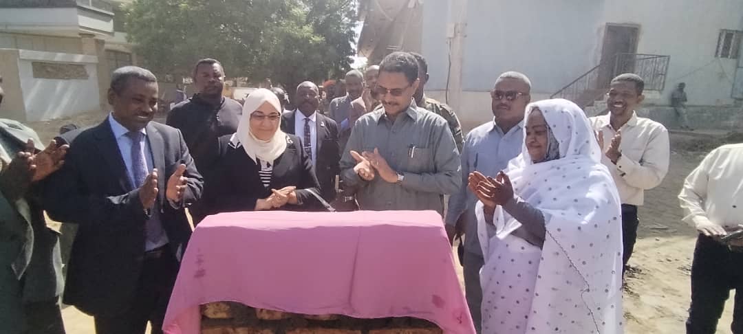 لأزرق ووكيلة وزارة العدل يضعان حجر الاساس لمبني المسجل التجاري والملكية الفكرية بكسلا