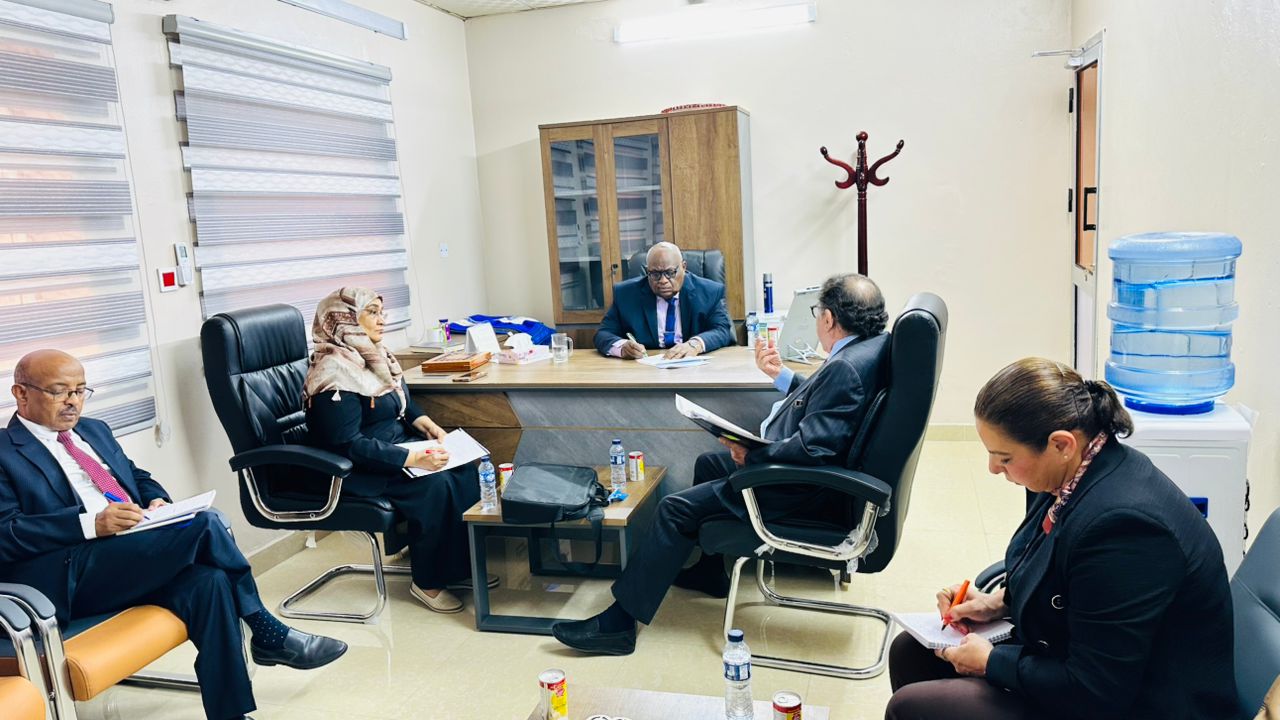 وزير العدل يلتقي  بالخبير المعين  بأوضاع حقوق الإنسان بالسودان